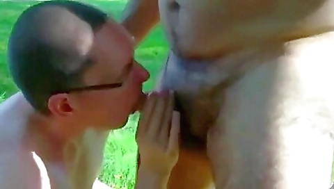 Amateur woman gets into a deepthroat with her boyfriend