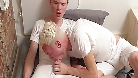 Blonde and brunette making out and getting creampie