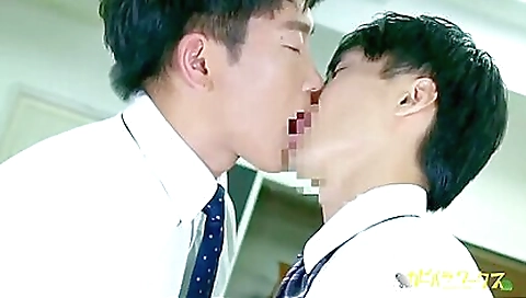 Japanese officer fucked by an asian boss in a uniform