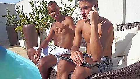 Bareback outdoor threesome with a brunette and her black boyfriend