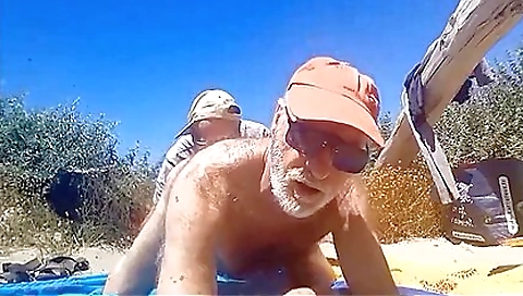 Amateur in a bikini and jeans with a big cock gets a beach session