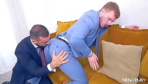 Amature girl gives footjob to feet and then fucks it